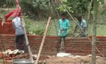 २.	उमरिया कोतवाली थाना के लोढ़ा में जोधइया अम्मा का निर्माणाधीन मकान जिसे  कब्जाना चाहते हैं दबंग