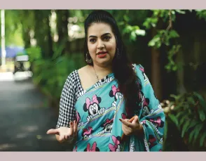 स्नेहिल दीक्षित : सोशल मीडिया पर