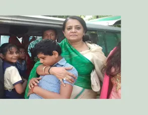 मां यशोदा बनकर सैकड़ों कुपोषित बच्चों